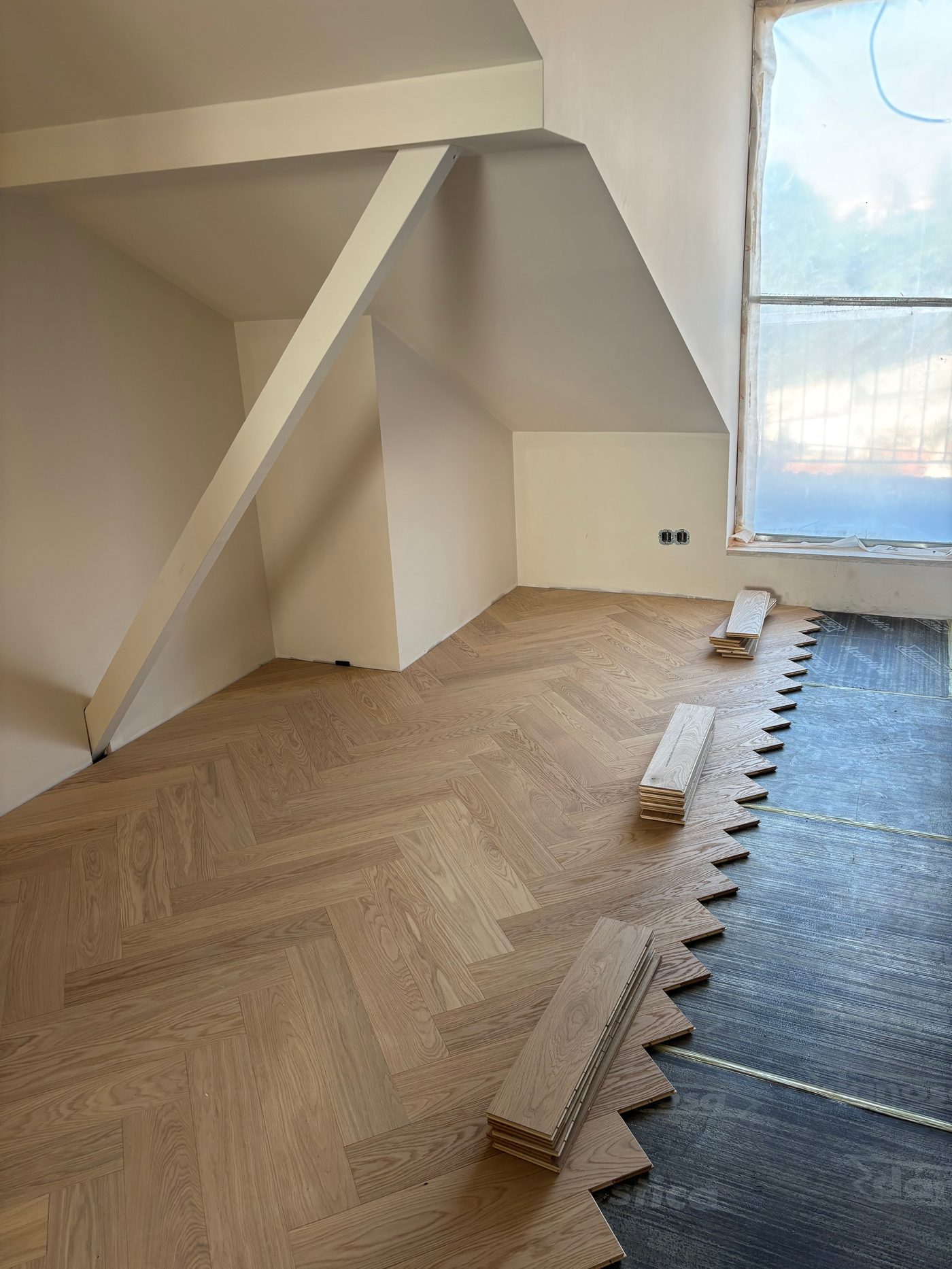 Parquet point de Hongrie en chêne posé dans des combles lisboètes